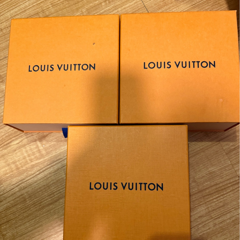 BUNDLE 2 AUTHENTIC Louis Vuitton accessories size boxes 1 dust bag